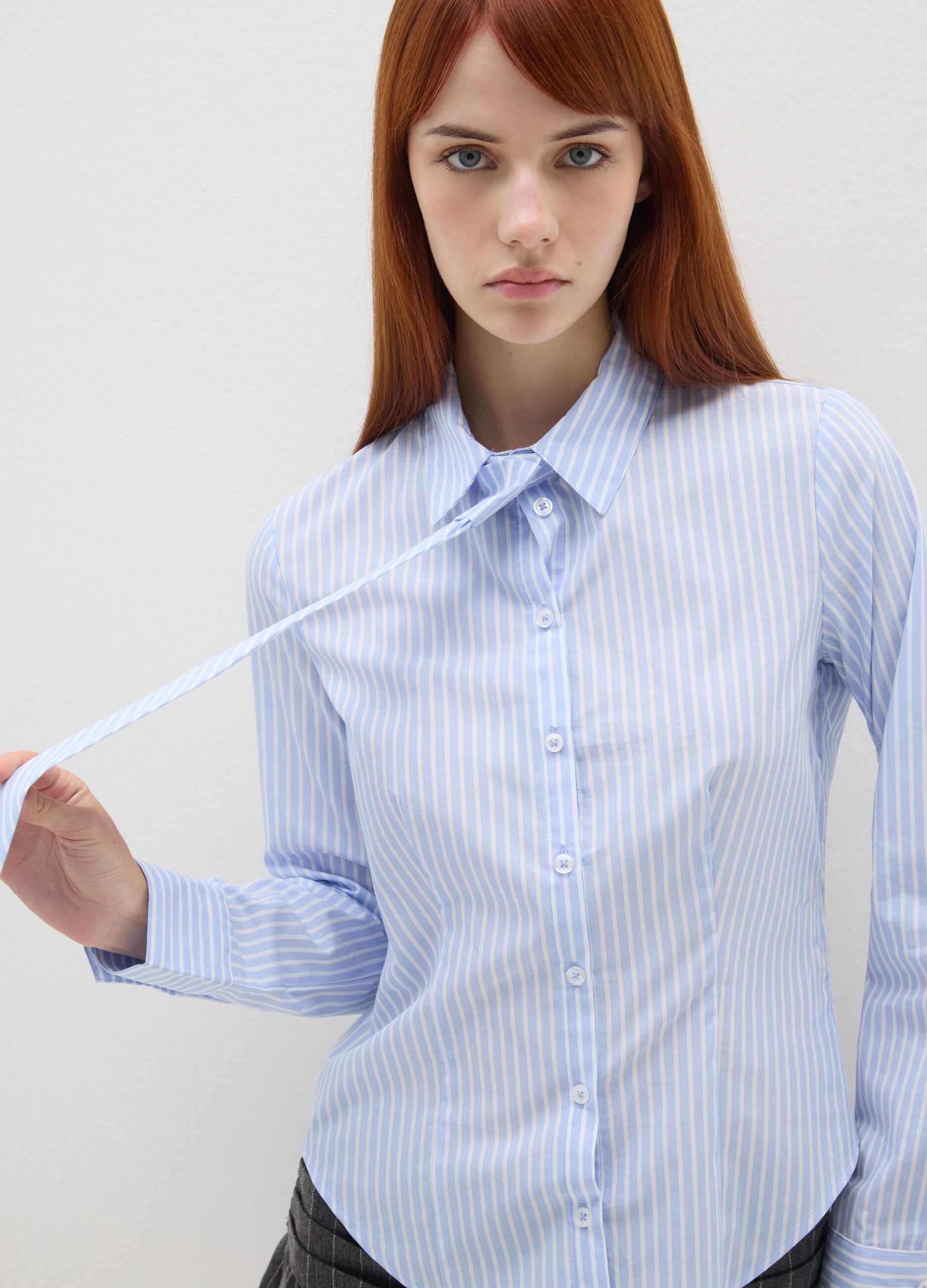 Slim fit shirt with white and blue stripes in pure cotton