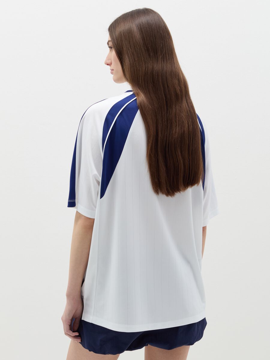 T-shirt with polo neck and college print_3