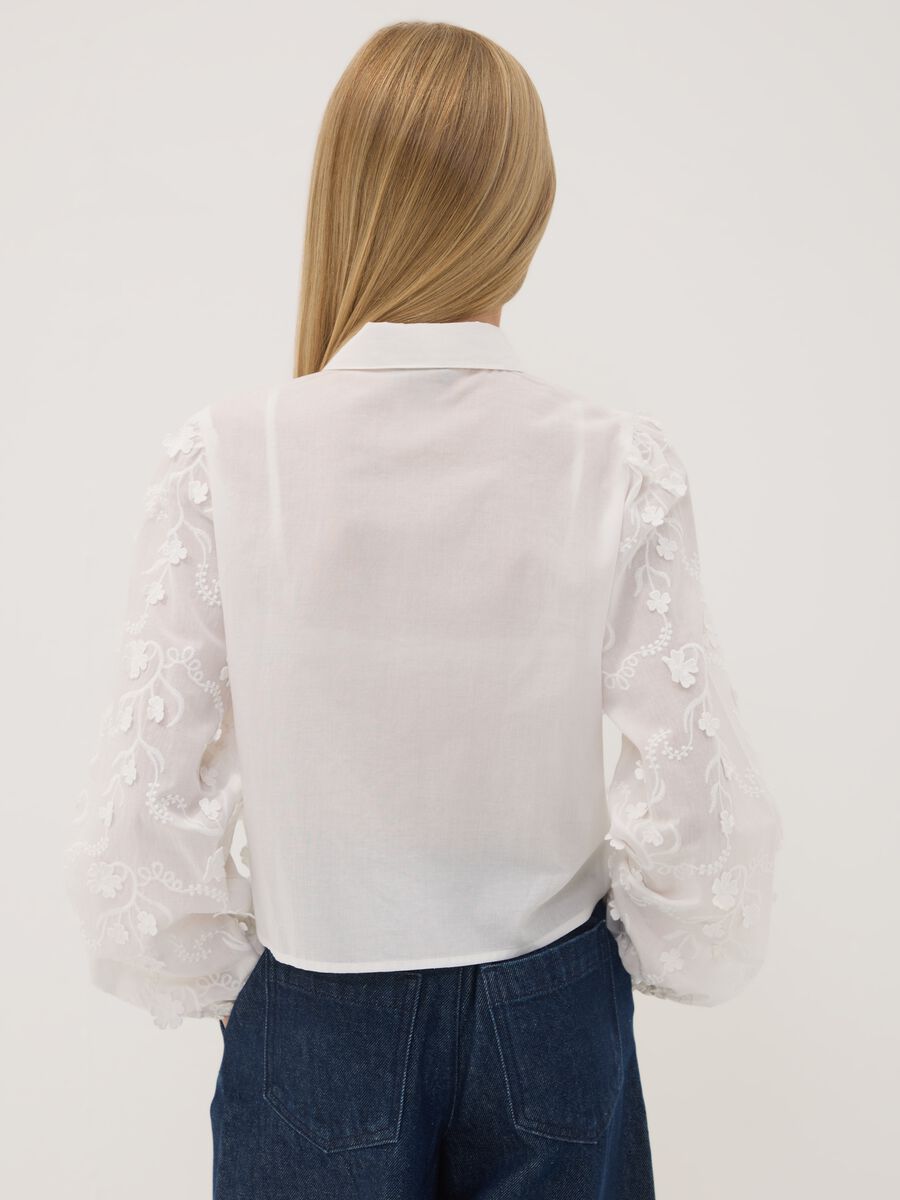 White pure cotton poplin shirt with floral embroidery_2