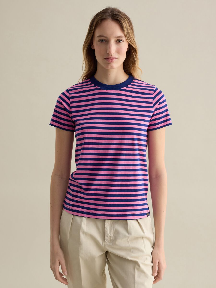 Pink and blue striped T-shirt with short sleeves_0