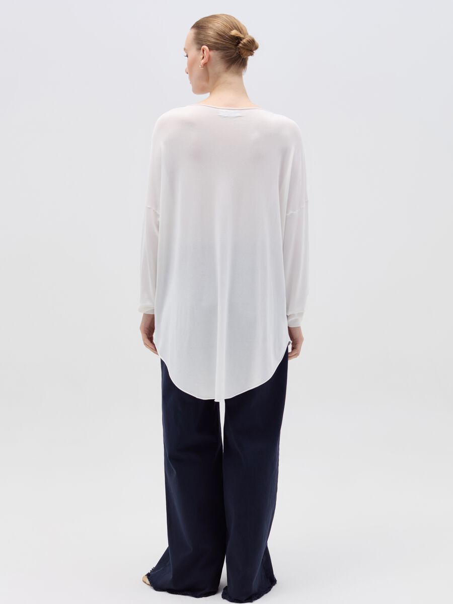 Long oversized top with raised stitching_2