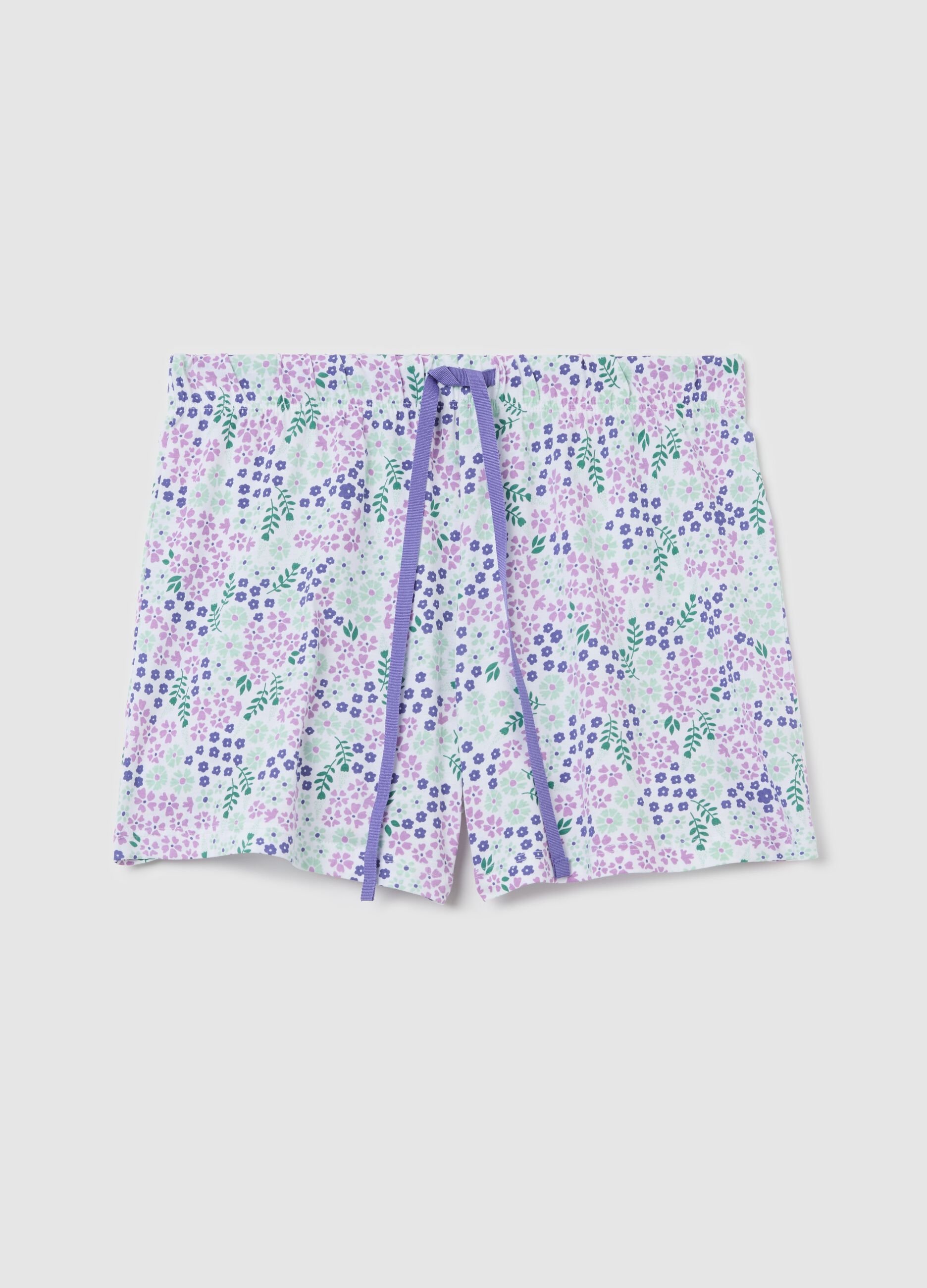 Short white pyjama trousers with drawstring and small flowers print