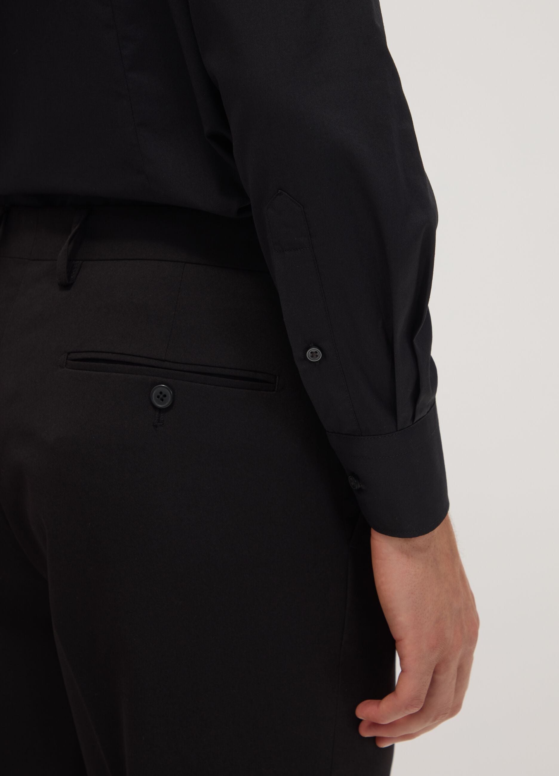 Black slim-fit shirt with classic collar, easy iron