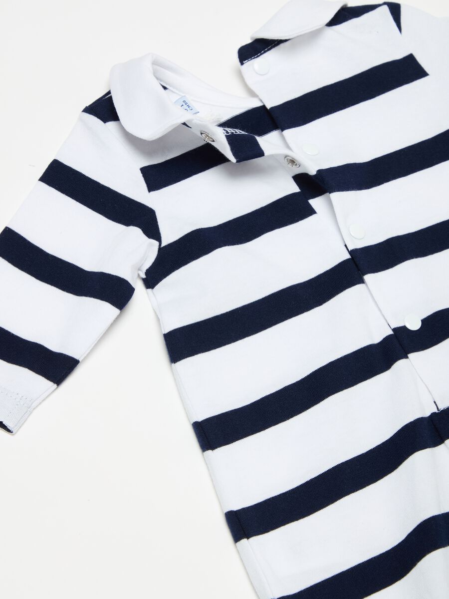 Striped organic cotton onesie with feet_2