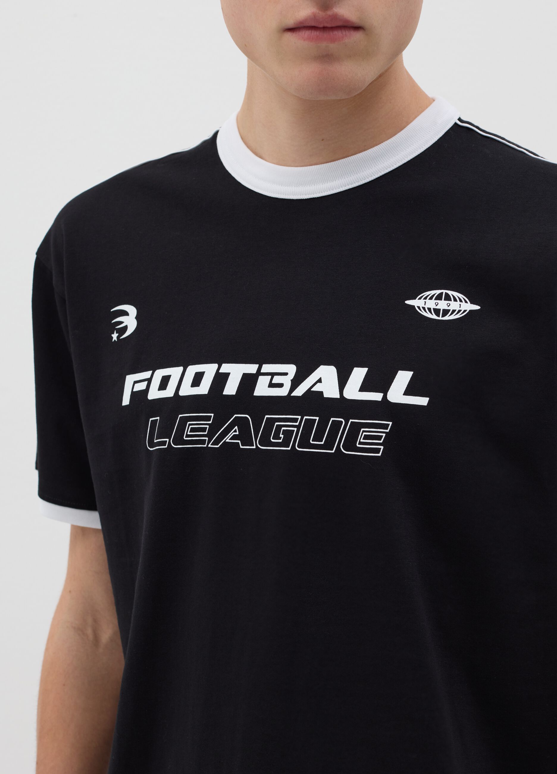 Black T-shirt with contrasting edging