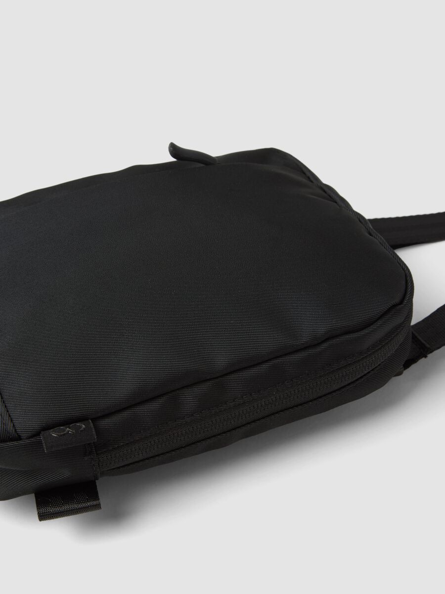 Black water-repellent crossbody pouch with zip_1