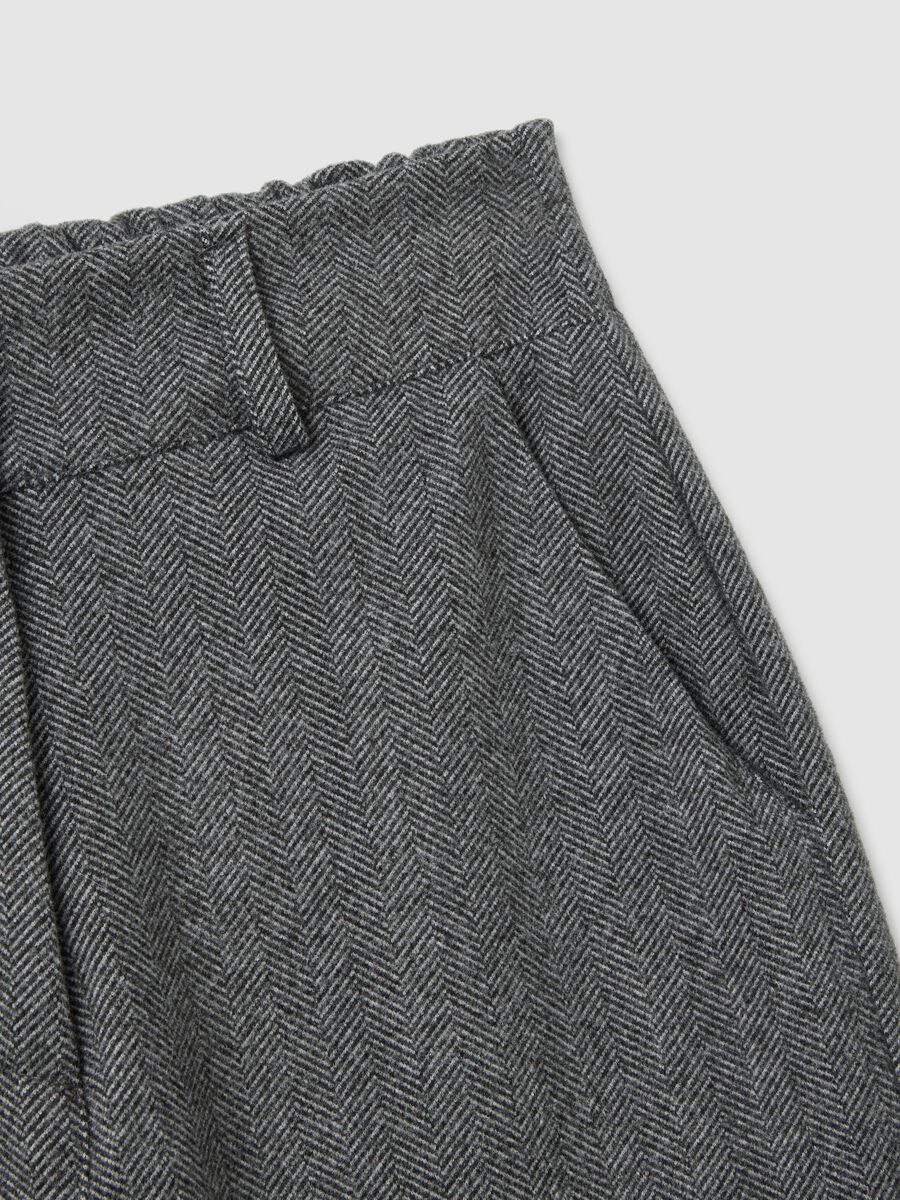 Pantaloni grigi regular fit con vita elasticizzata_5