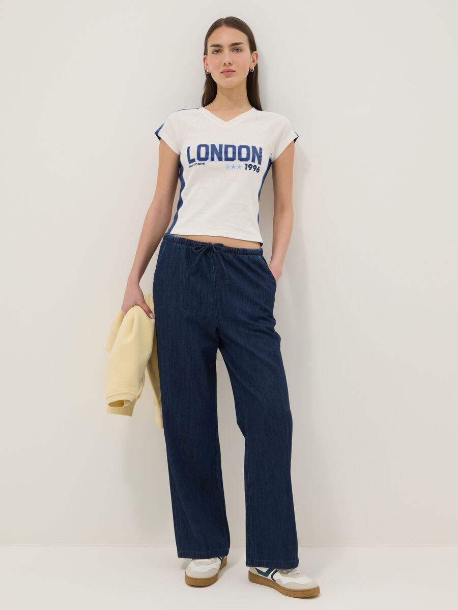 White pure cotton slim fit V-neck T-shirt with print_2