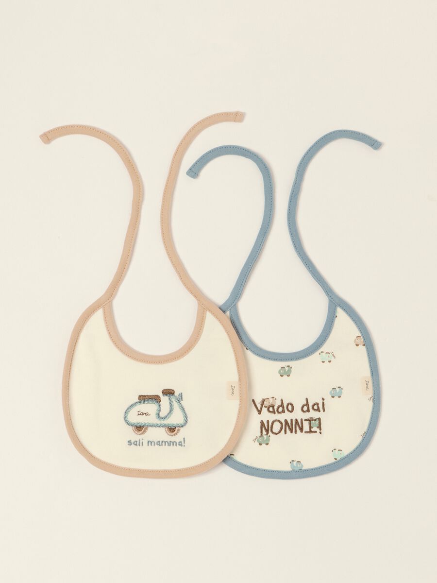 Two-pack of multicolour printed baby bibs in pure cotton_0
