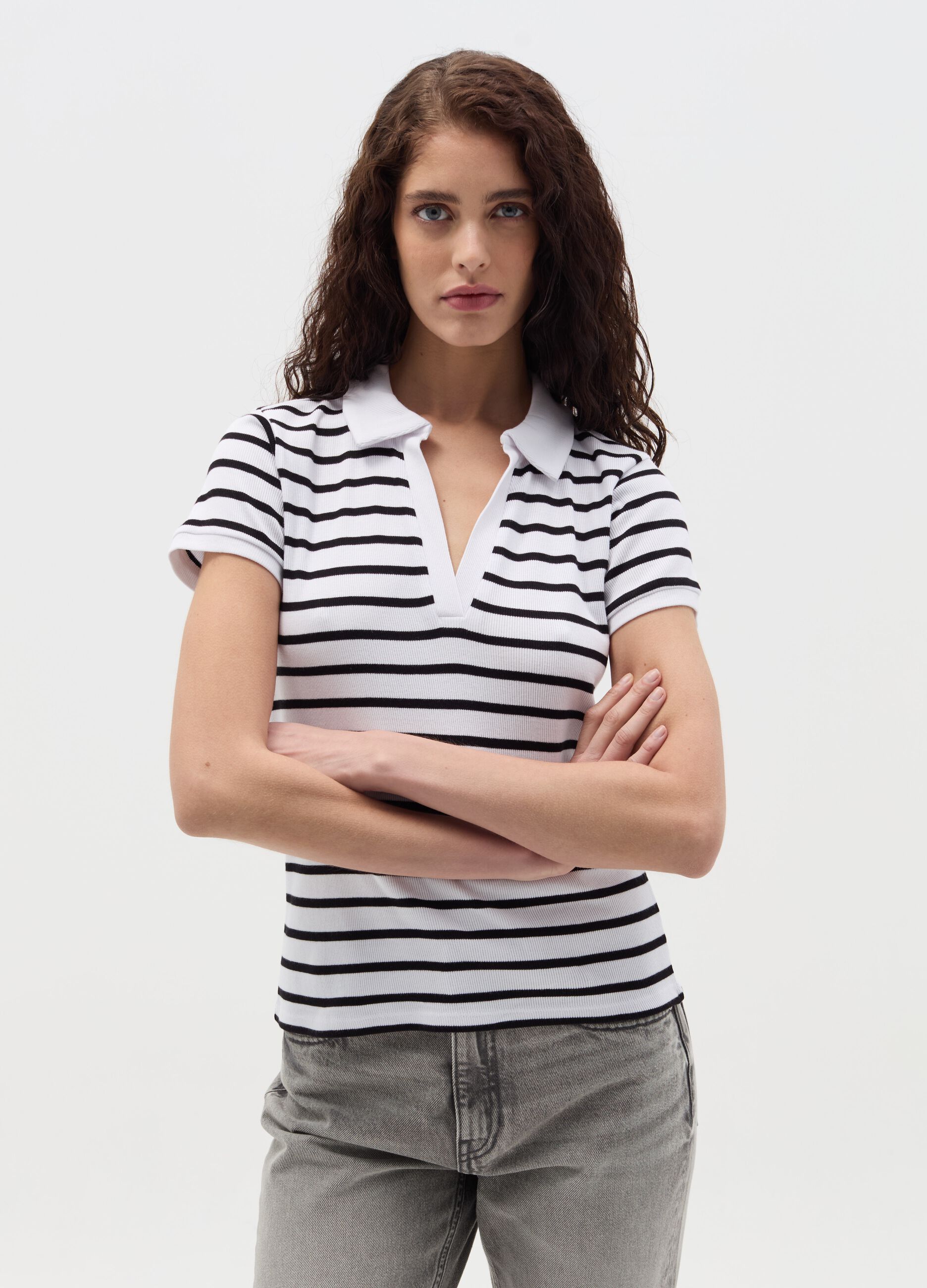 T-shirt a righe con scollo a polo