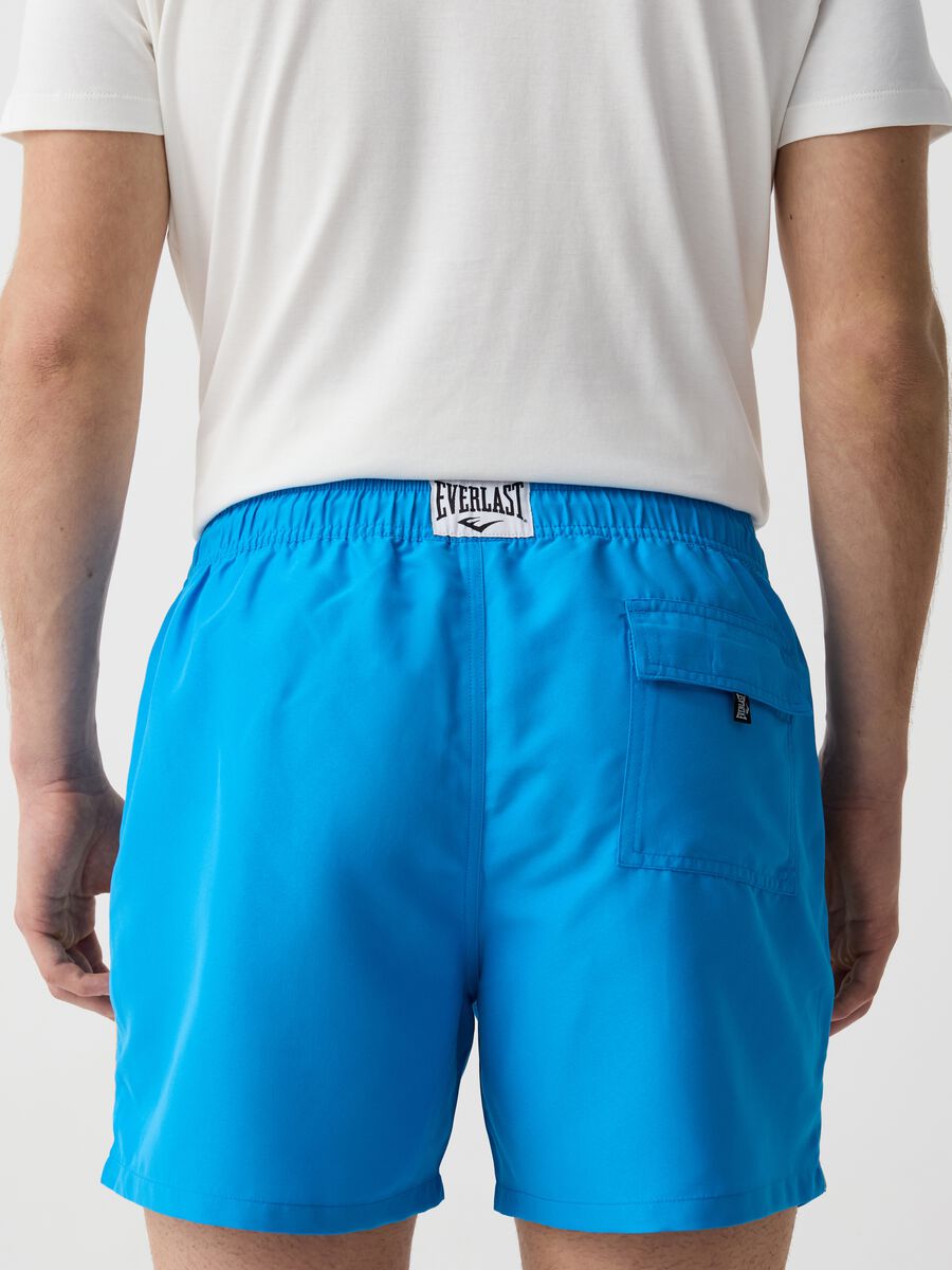 Swimming trunks with contrasting details_2