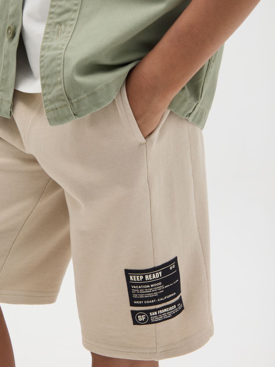 Pantaloni corti da ragazzo in puro cotone beige regular fit_2