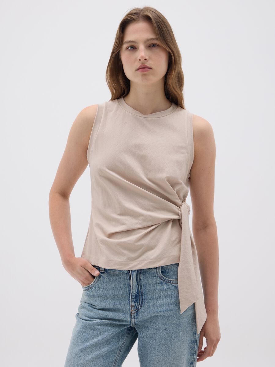 Beige mixed fitted top with knot_1