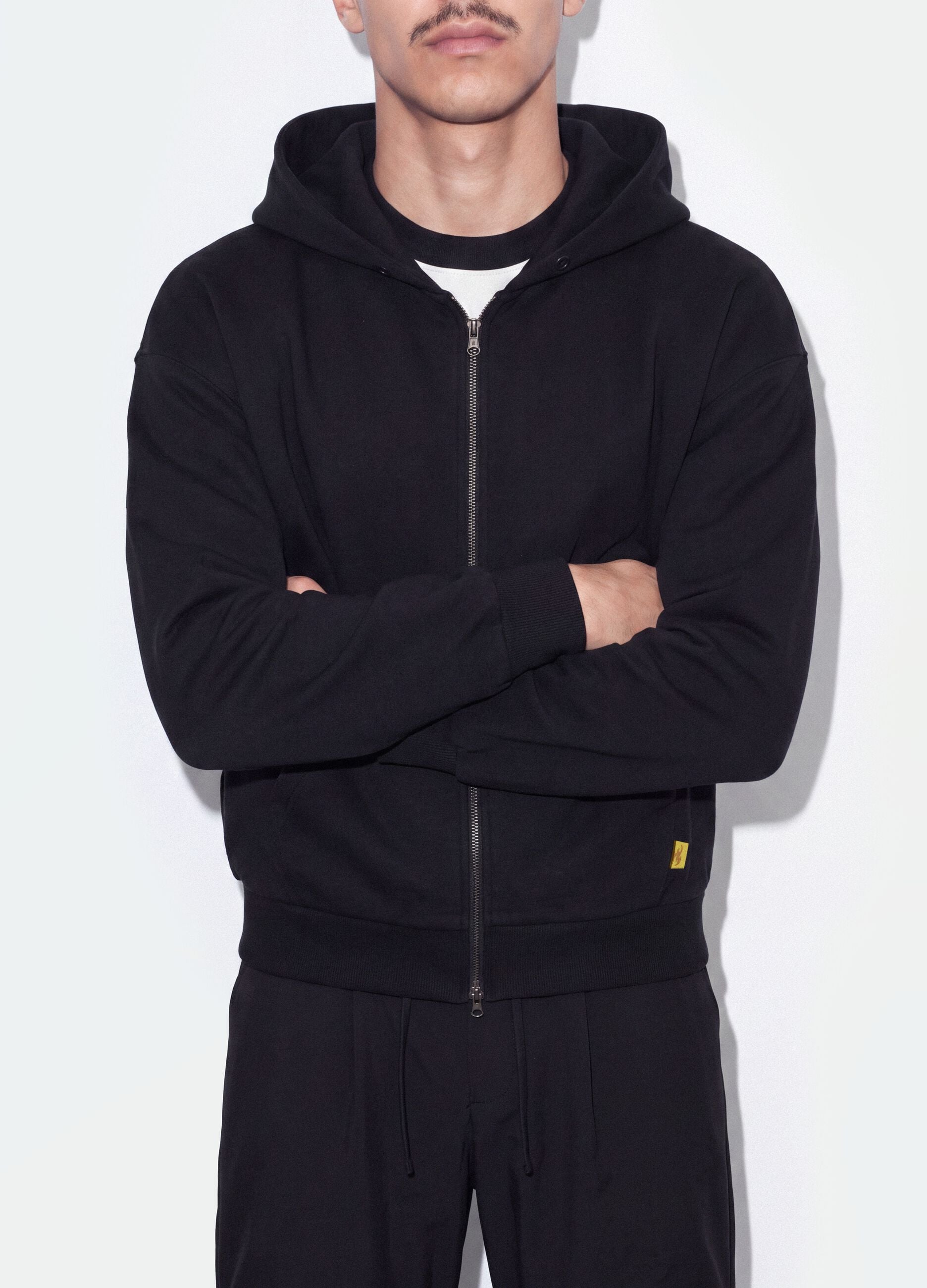 Black pure cotton cropped hoodie with oversized fit