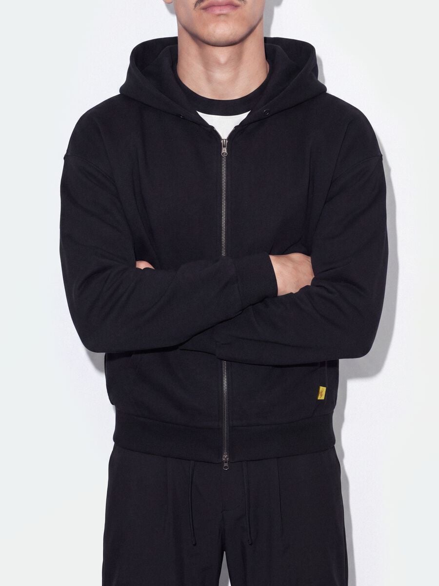 Black cropped pure cotton hoodie with oversized fit_2