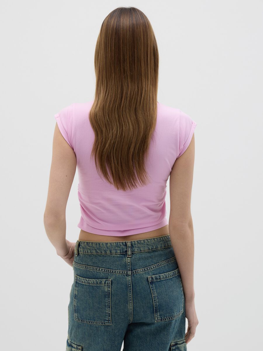 Pink slim-fit T-shirt with gathering on the side_3