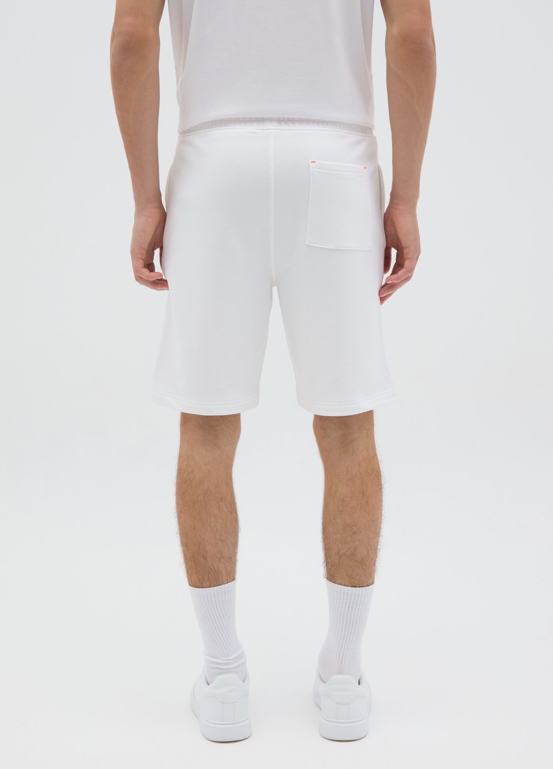 Men's white cotton blend regular fit shorts