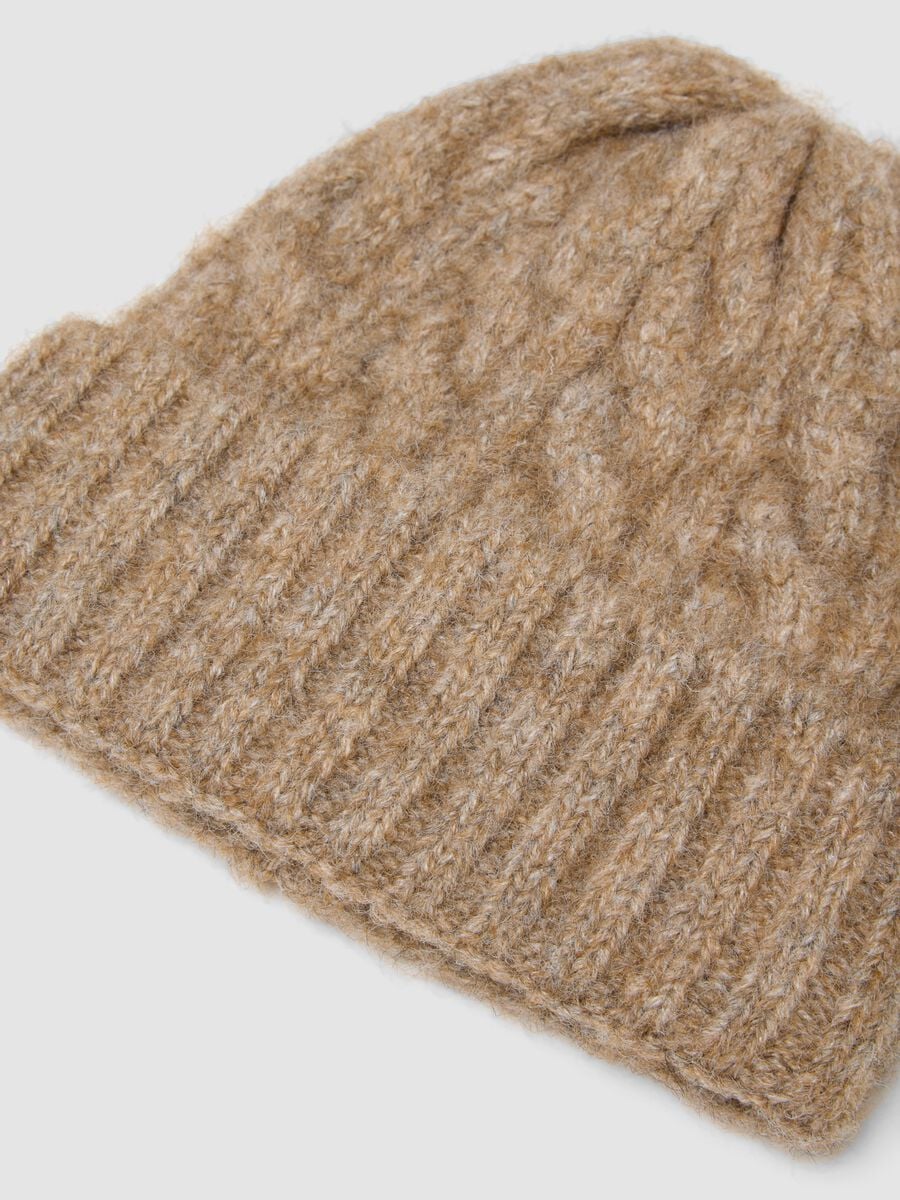 Berretto beige in misto lana elasticizzata a maglia_1
