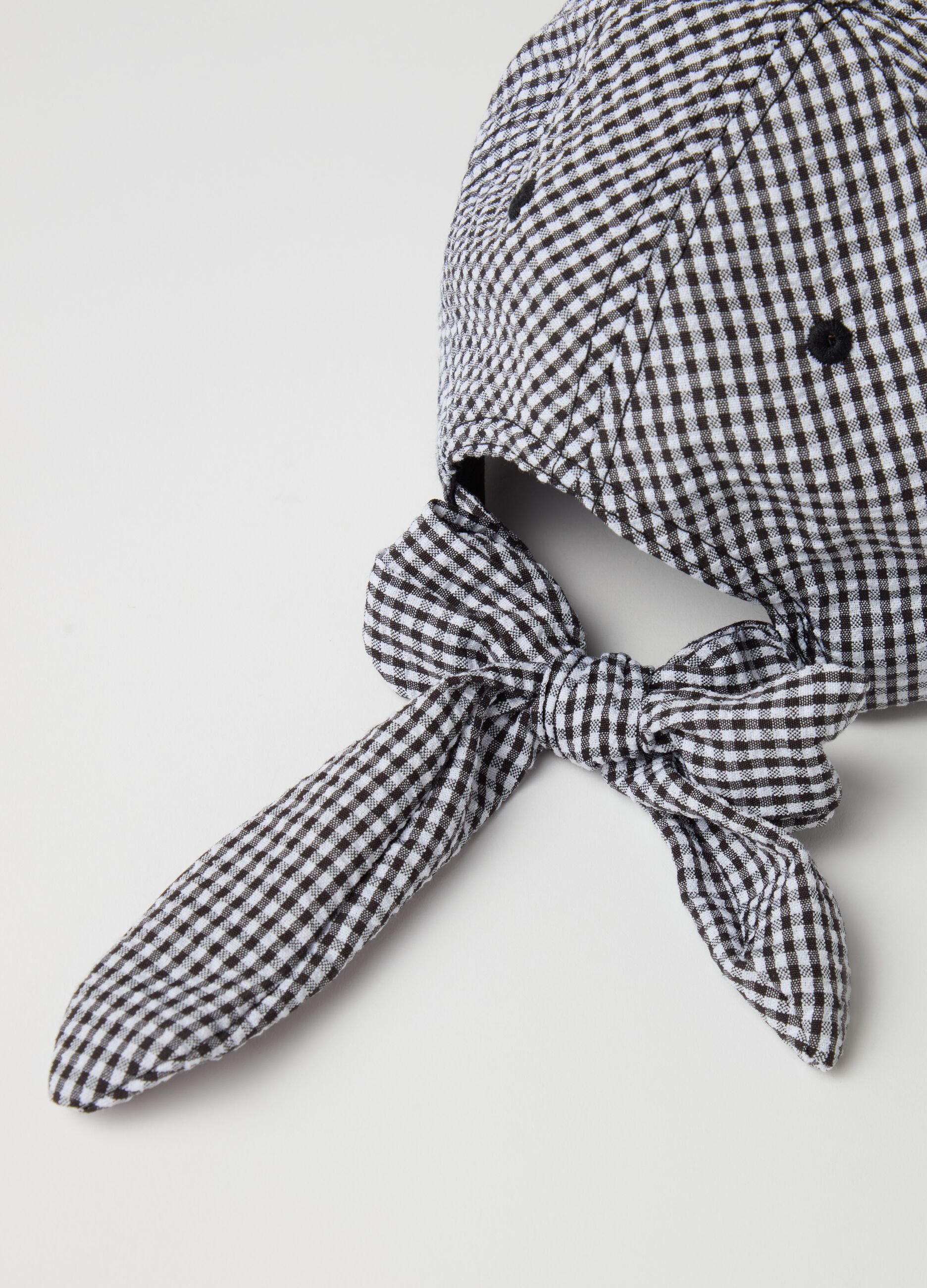 Baseball cap in seersucker with bow