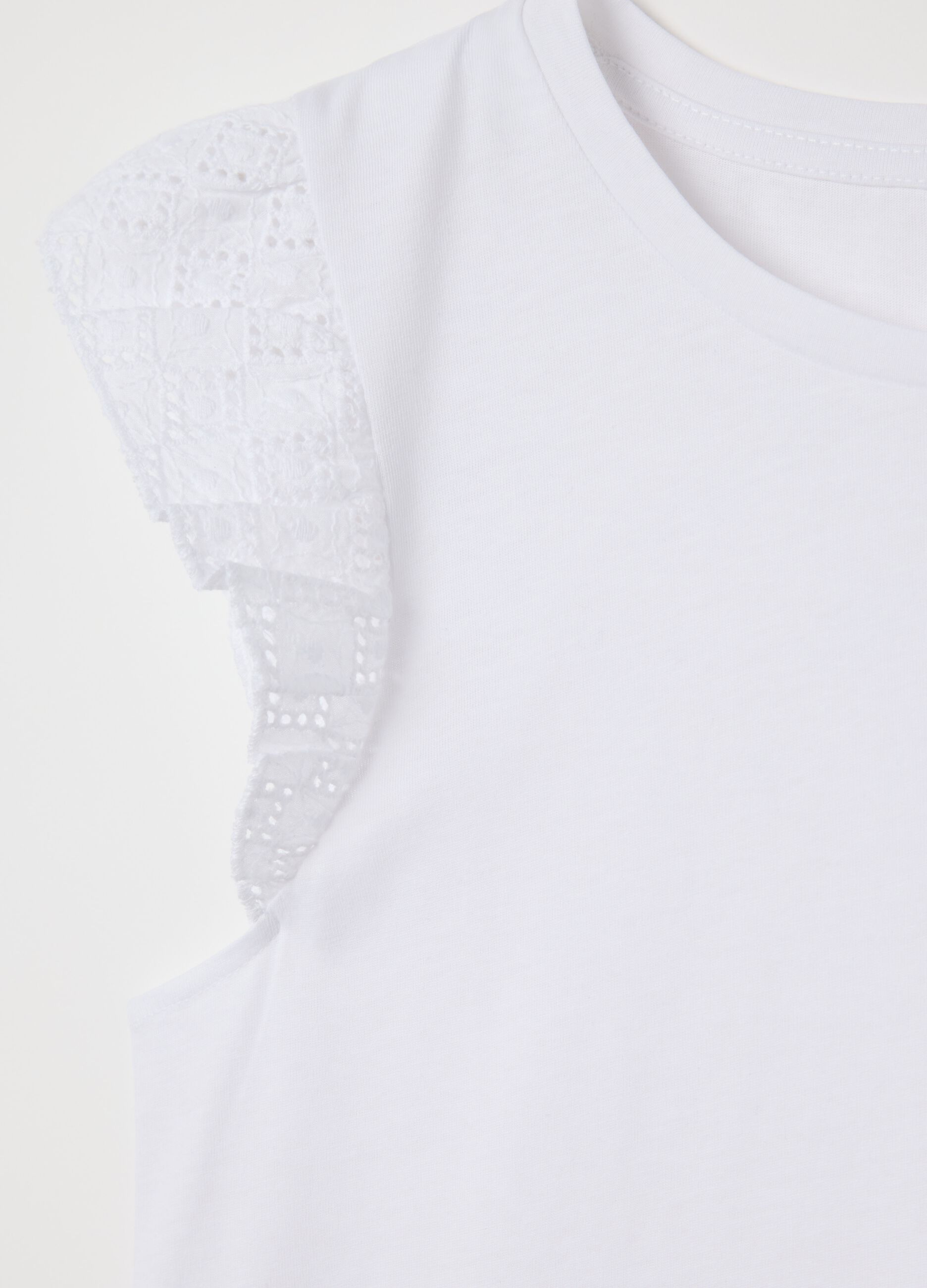 White pure cotton tank top with lace details