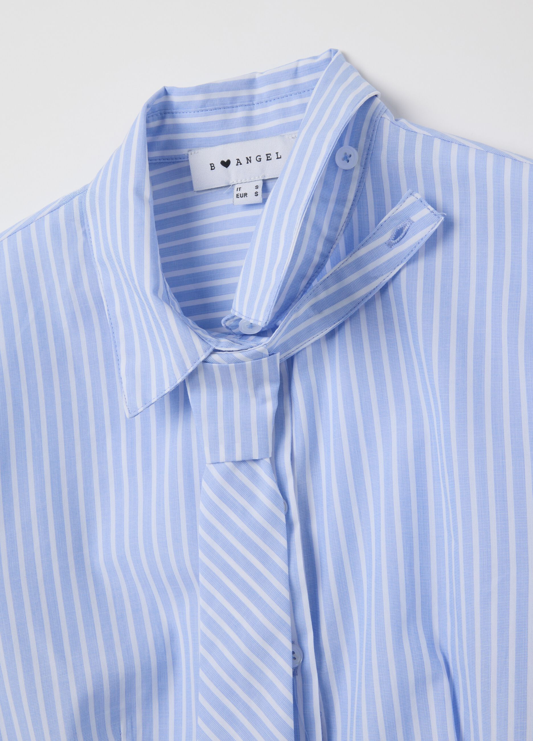 Slim fit shirt with white and blue stripes in pure cotton