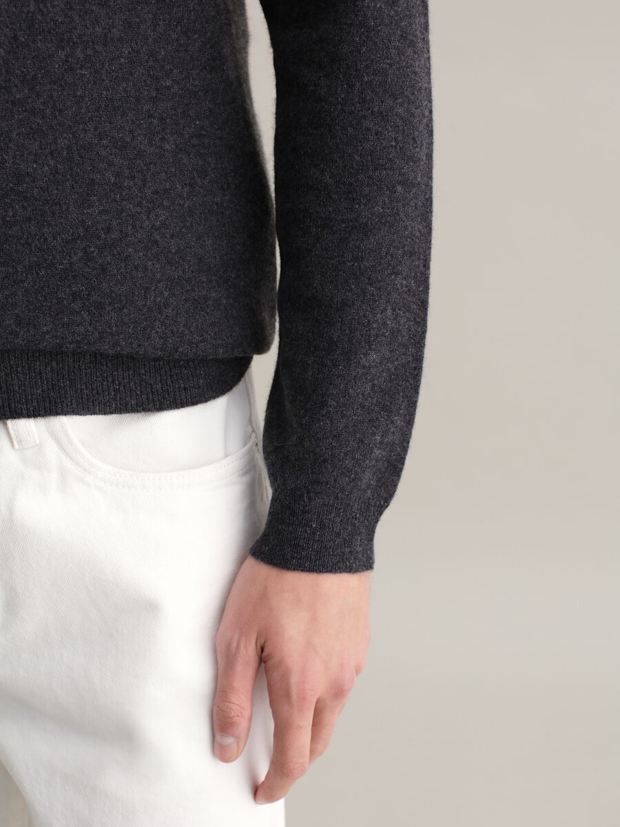 Cashmere pullover with V neck_2