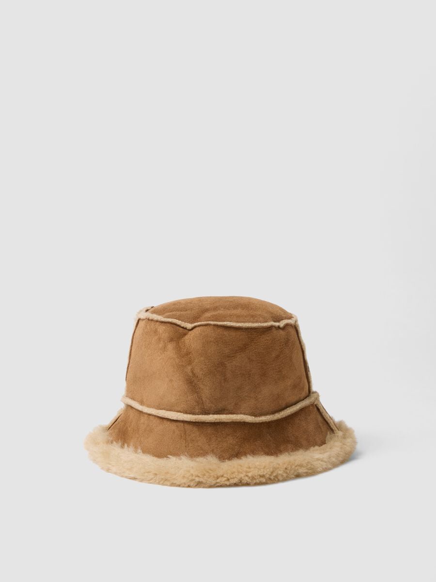 Cappello marrone in vera pelle con bordo effetto shearling_0