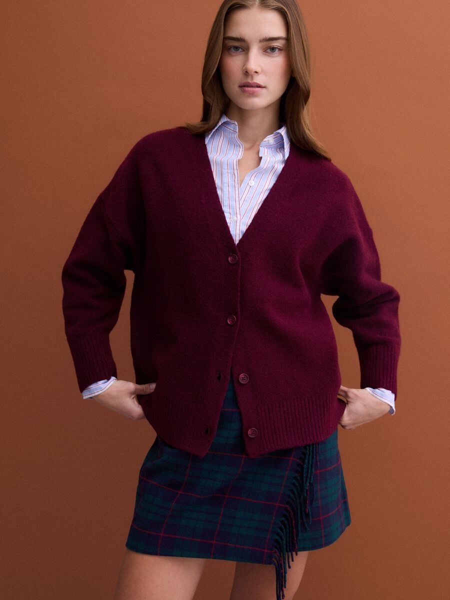Cardigan rosso in lana elasticizzata con scollo profondo a V_0