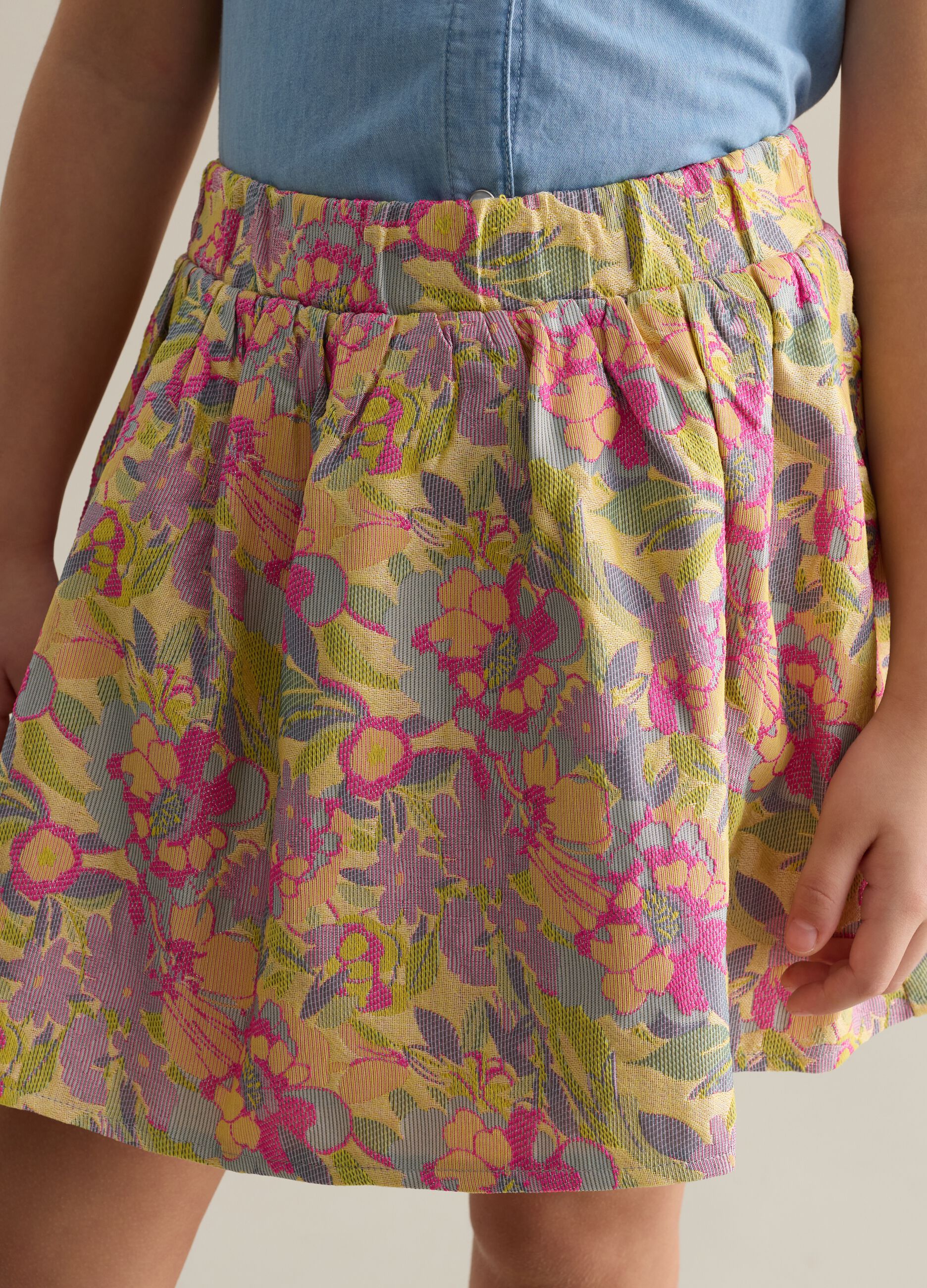 Skirt with jacquard floral design