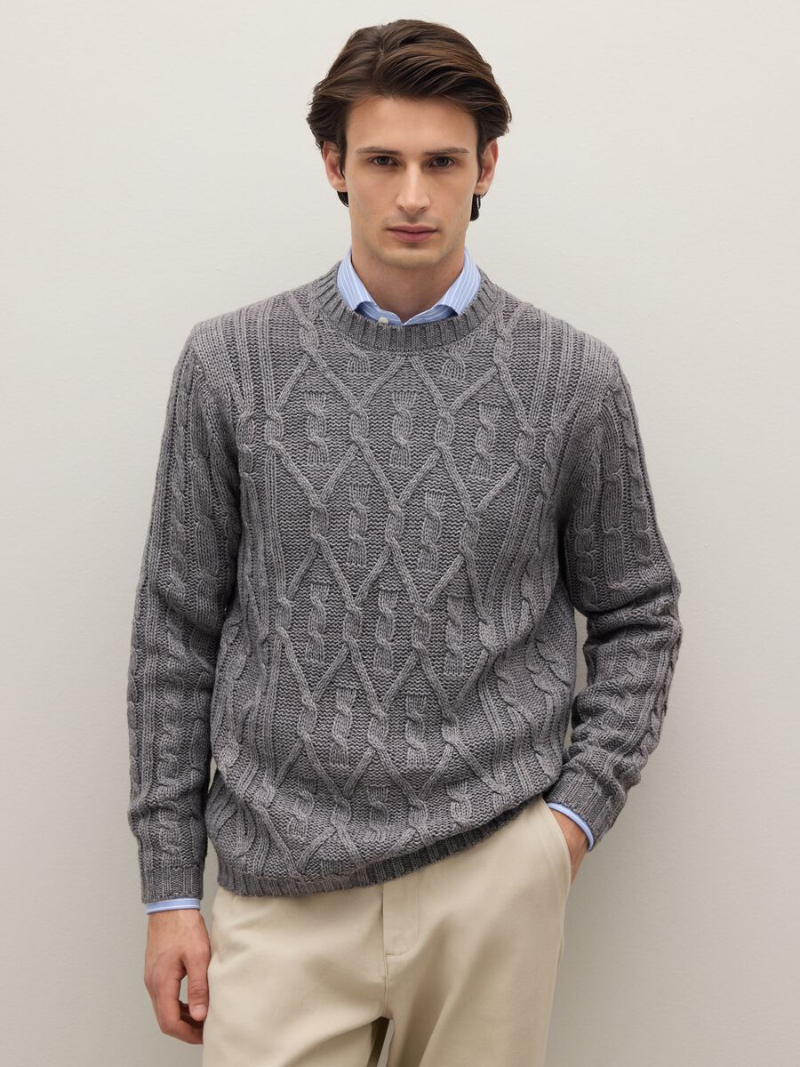 Grey crew neck sweater regular fit with cable knit_1