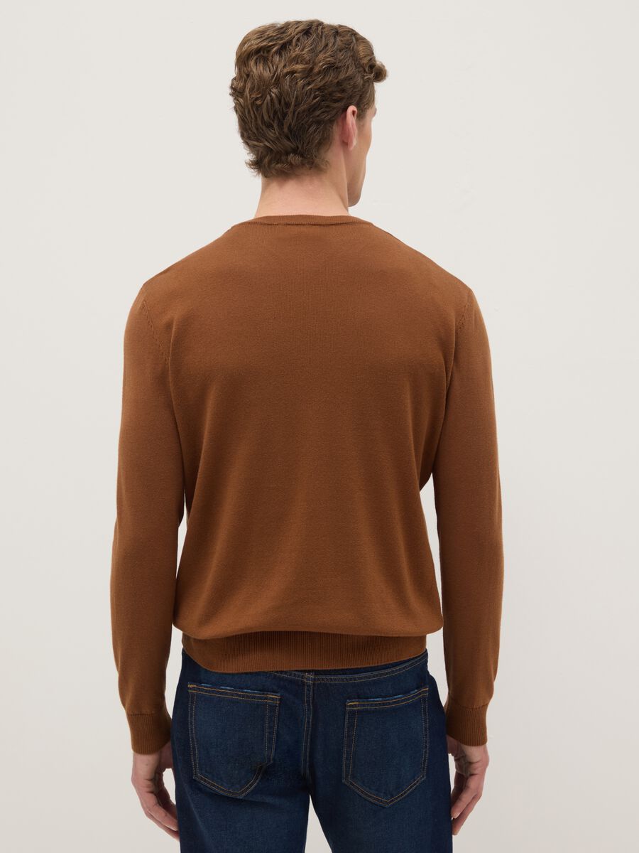 Brown crew neck pullover in regular fit cotton blend_2