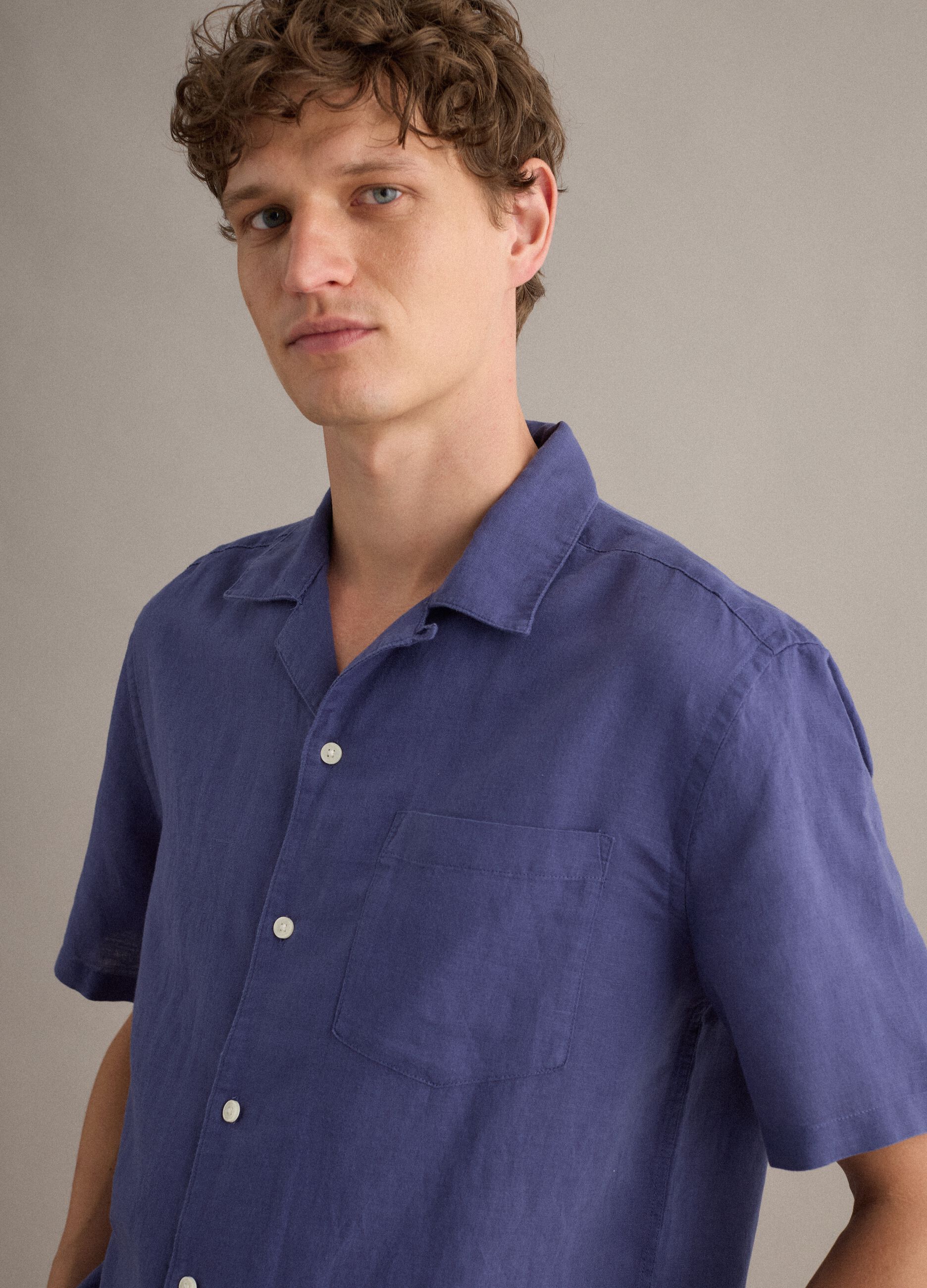 Blue linen-cotton blend shirt with bowling collar