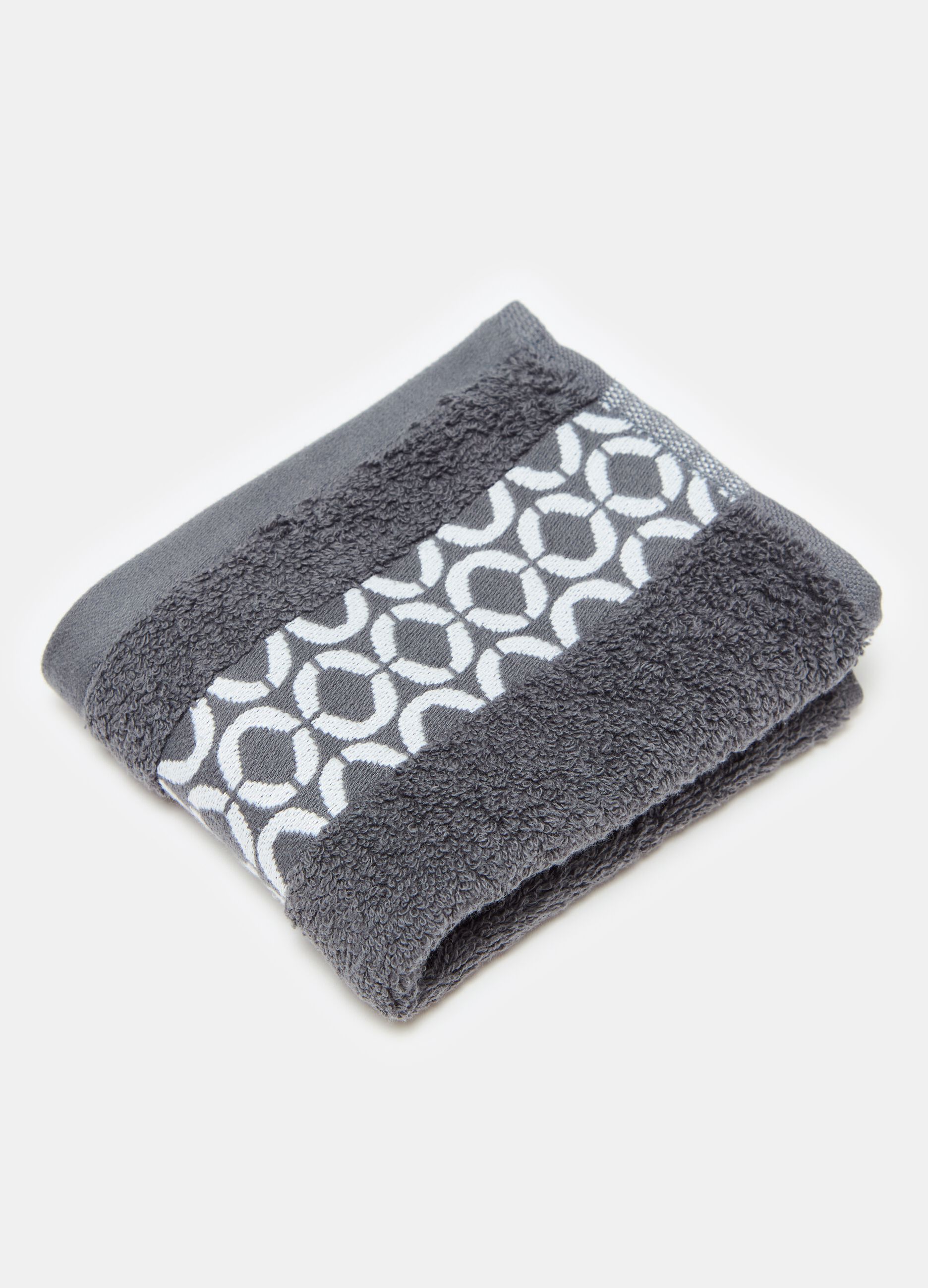 Guest towel with dots patterned trim