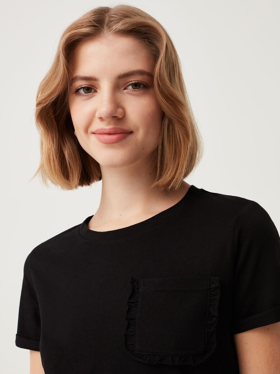 T-shirt with small pocket and frills_1