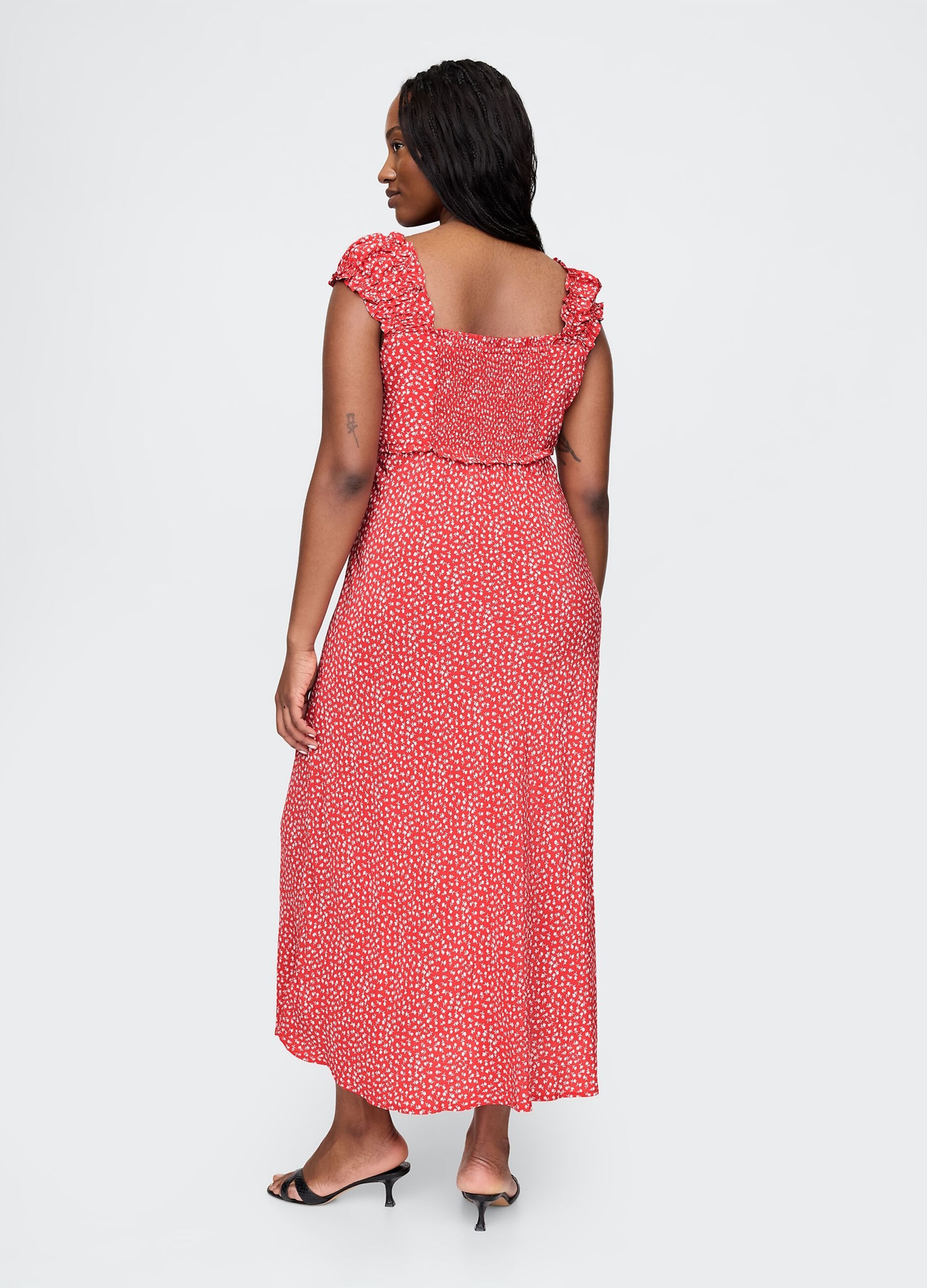 Sleeveless dress with floral pattern