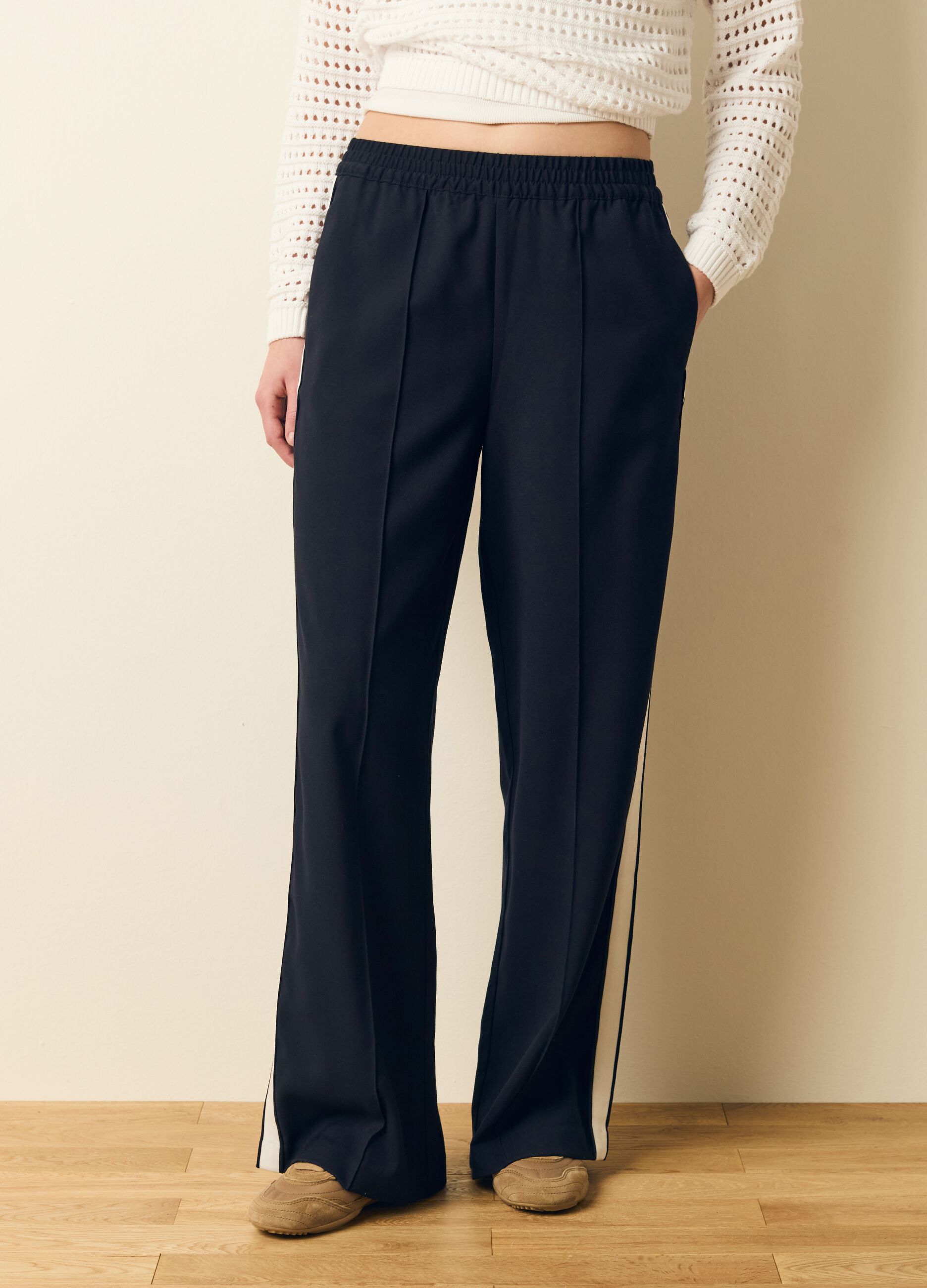 Pull-on trousers with contrasting bands