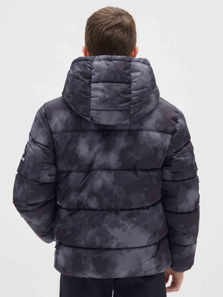 Giacca imbottita grigia da ragazzo regular fit con cappuccio_1