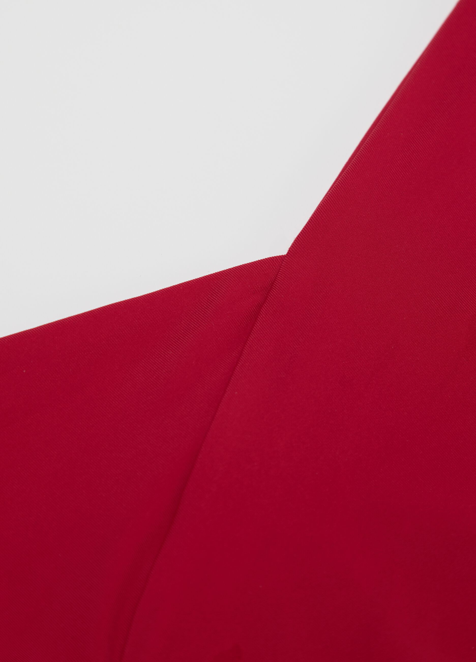 Women’s high-rise briefs in red stretch fabric.