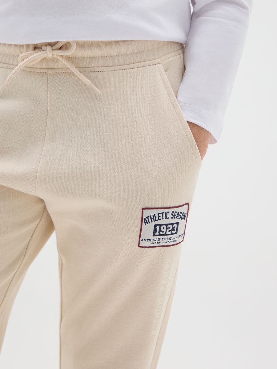 Pantaloni jogger da ragazzo in puro cotone beige regular fit_2