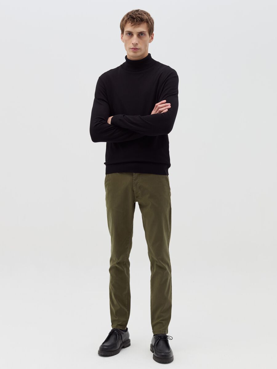 Solid colour stretch cotton chino trousers_0
