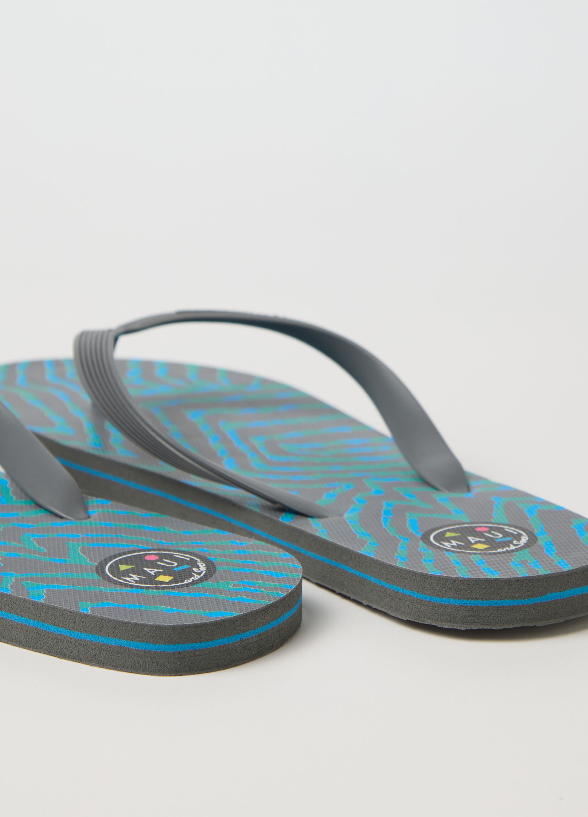 Maui and Sons grey flip flops with print