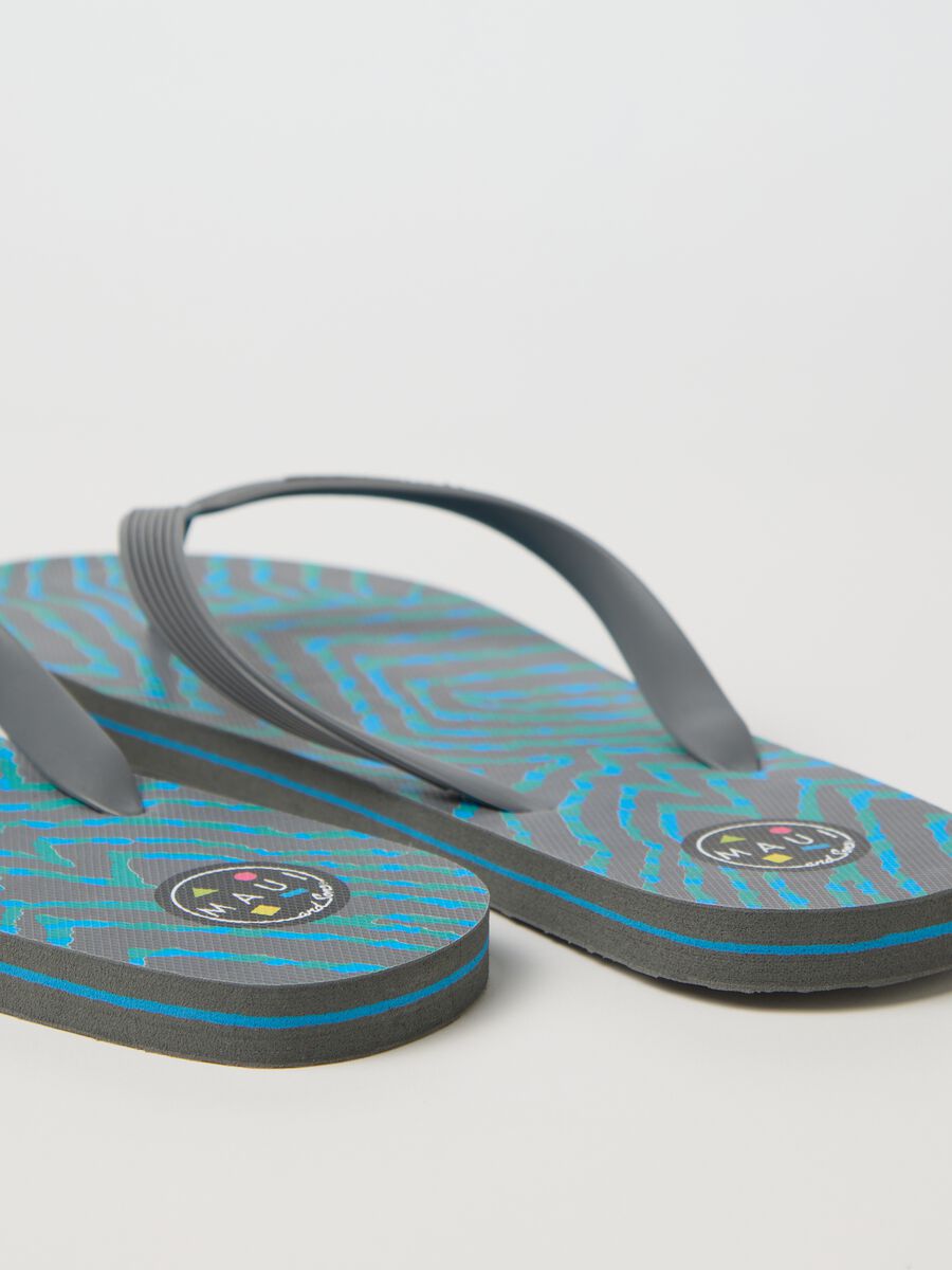 Maui and Sons grey flip flops with print_1