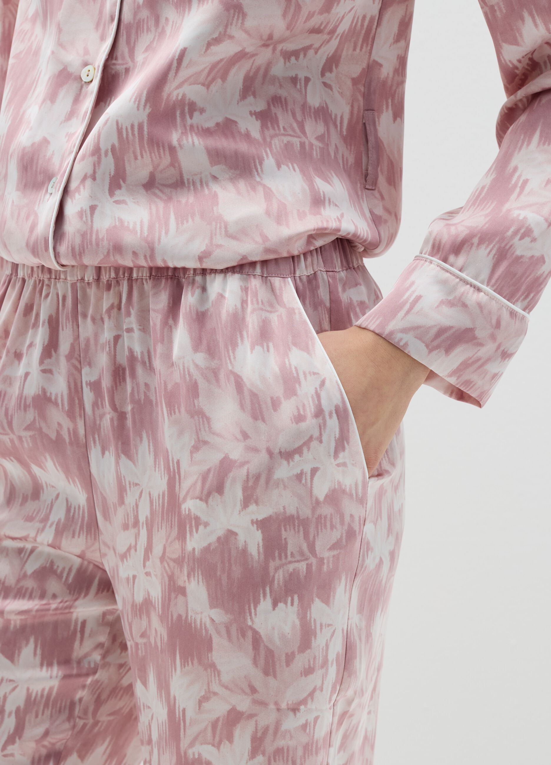 Pantalone pigiama in satin rosa e bianco