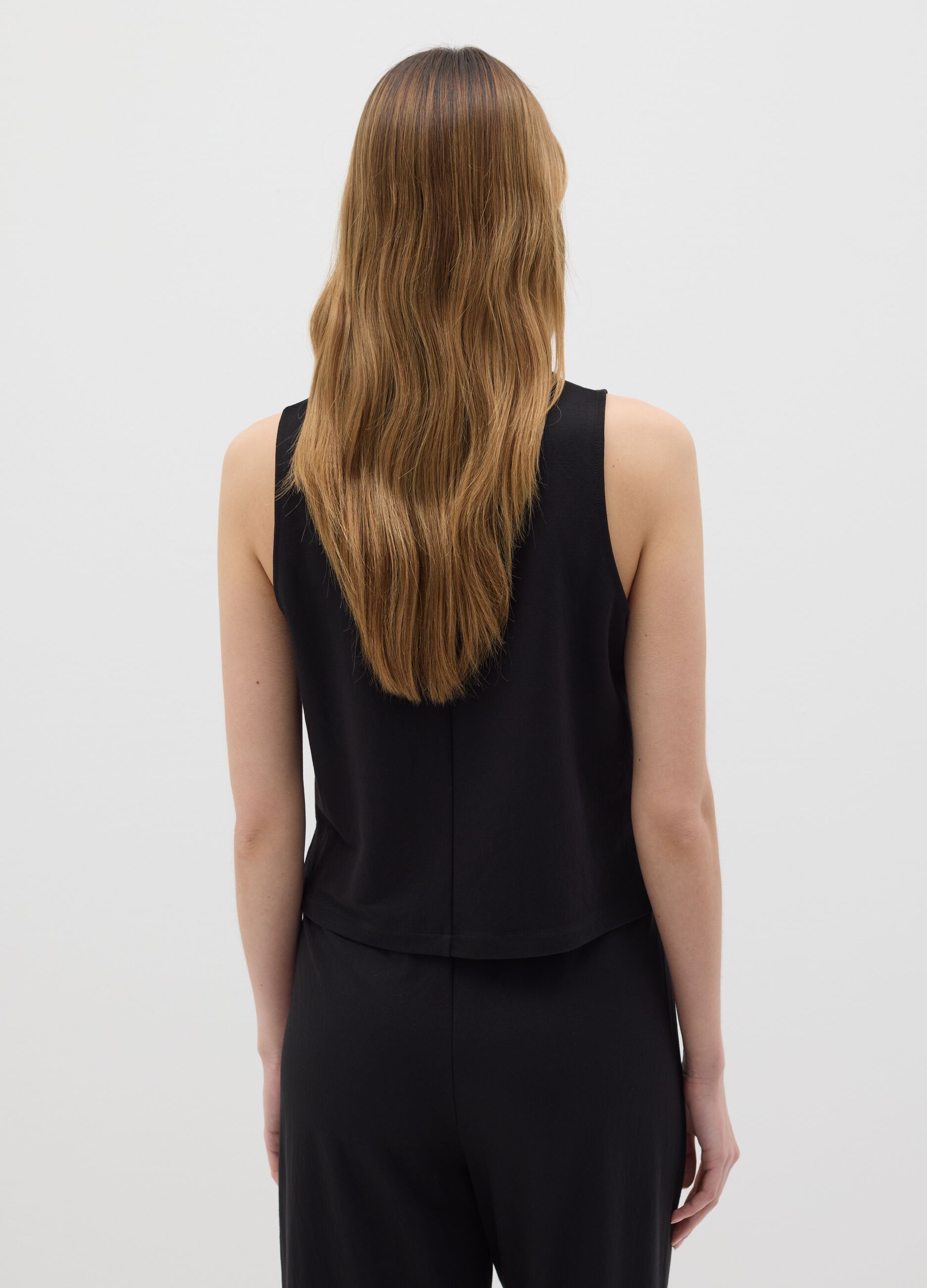 Women’s cropped vest top in viscose blend with regular fit.