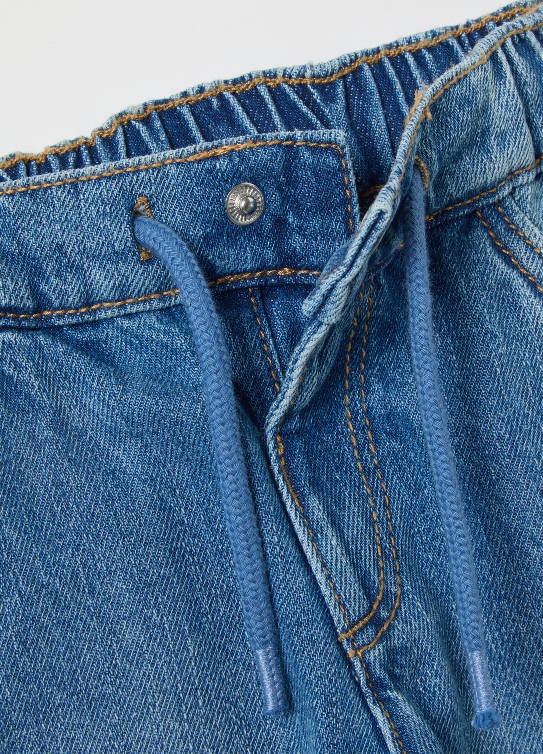 Pantaloni blu in denim con elastico e coulisse