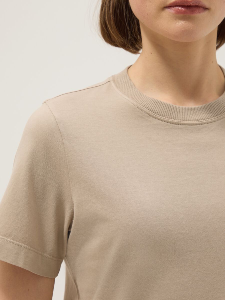 Short-sleeved beige T-shirt in pure Italian cotton_3