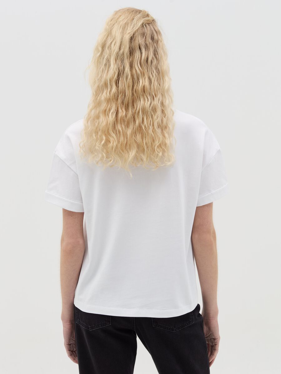 White T-shirt with crochet detail_3