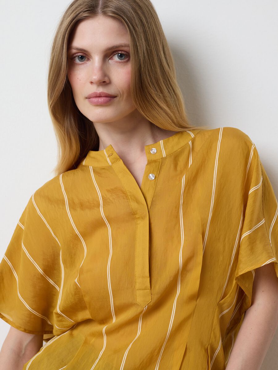 Striped blouse with kimono sleeves_3
