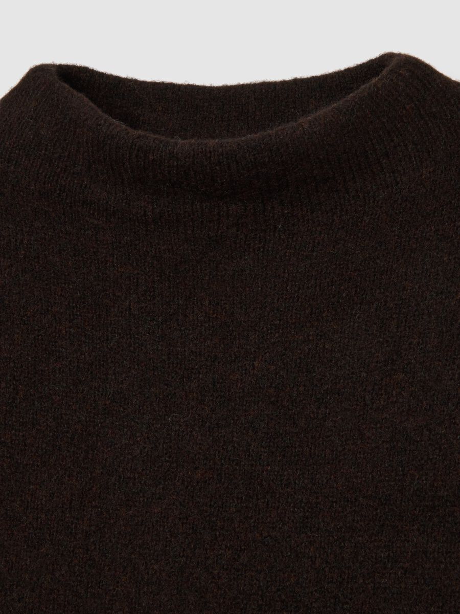 Heavy brown pullover with mock neck_5