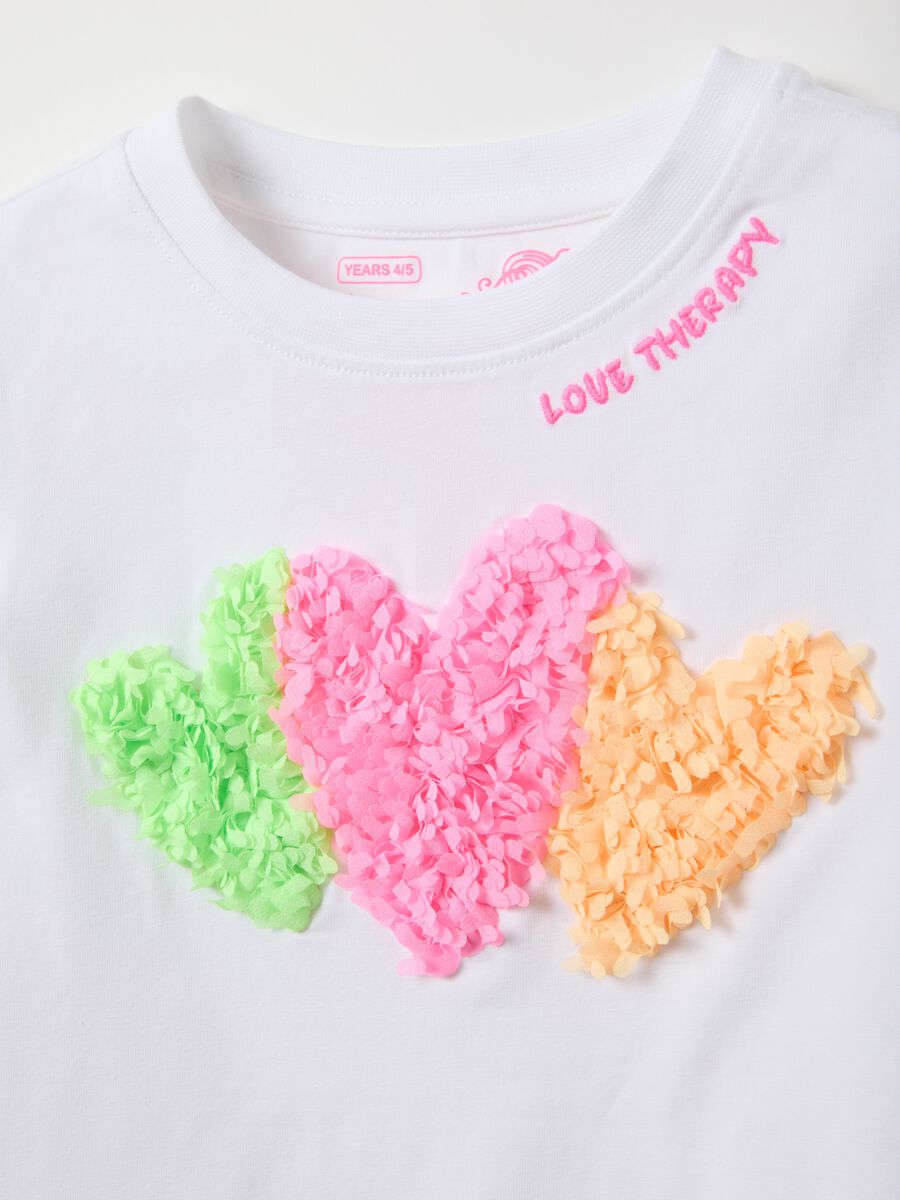 Girls' white stretch cotton regular fit T-shirt with hearts_2